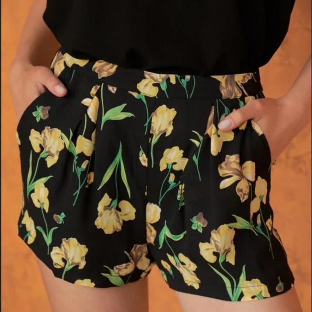 Iris Print High Waisted Mini Shorts Yellow on Black size XS NWT